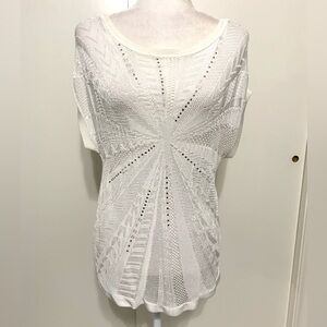 Pretty White House Black Market Top